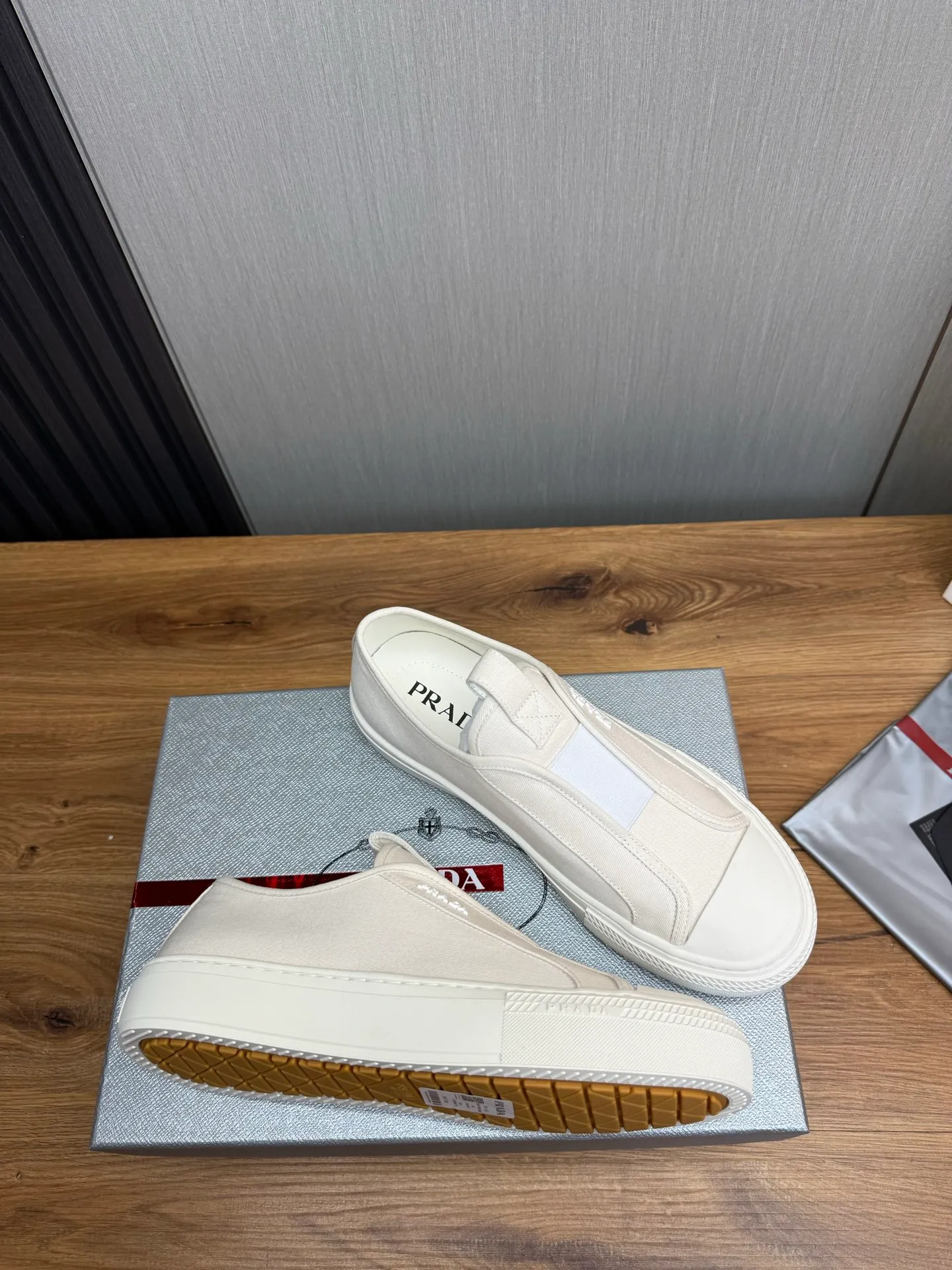 Men's shoes 560💰 [PRADA] Popular canvas shoes in the men's shoe counter, synchronized with the official website, 1 high-quality shipment ✔️Original canvas + cowhide lining, 1🆚1 replica, original sole, 38-45 (45 customized, non-refundable)